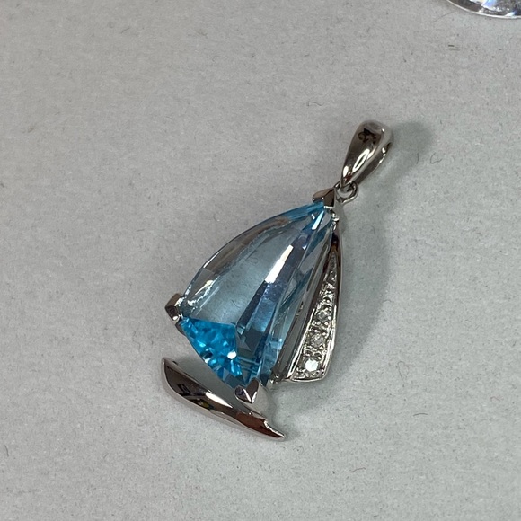 10K WHITE GOLD aquamarine and diamond pendant REAL GOLD - Picture 5 of 13